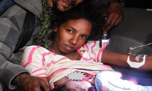 Baba op motorsitplek gevang